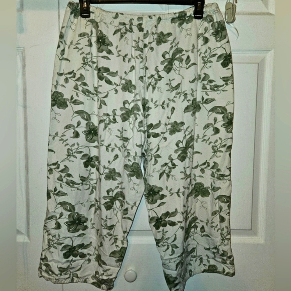 #290 La Cabana- Pull-on style White pants with a greenery pattern. Sz. XL
